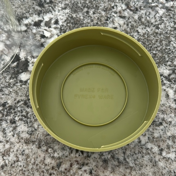 Pyrex Avocado Green see ‘n store canister with lid - Picture 8 of 8
